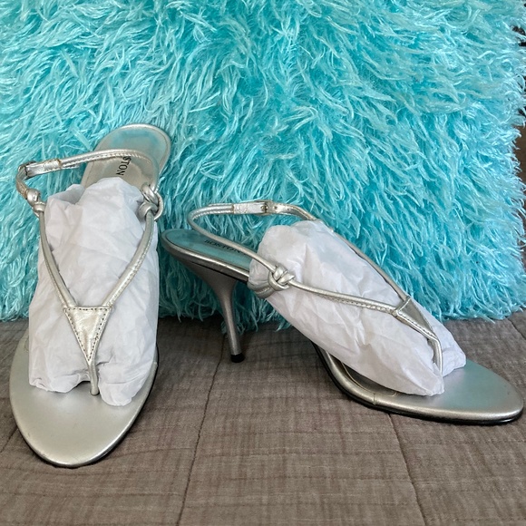 Hand Made in Brazil Thong Sandal w Buckle Strap - Picture 12 of 12